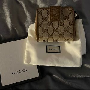 Gucci logo brown french wallet NWT